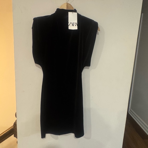 NWT ZARA Black Velvet Mini Dress – Size M – Structured Sleeves - Picture 6 of 11